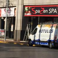 Cartel lona publicitaria de Gran formato. Spazen Spa y Spazen Peluquería, Dos Hermanas Sevilla