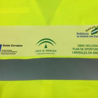 Chalecos de alta visibilidad homologados y serigrafiados y transfer textil. Api Movilidad Sevilla