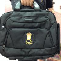 Cuartel General de la Fuerza Terrestre Sevilla ( Futer ). Malet&iacute;n con escudo bordado