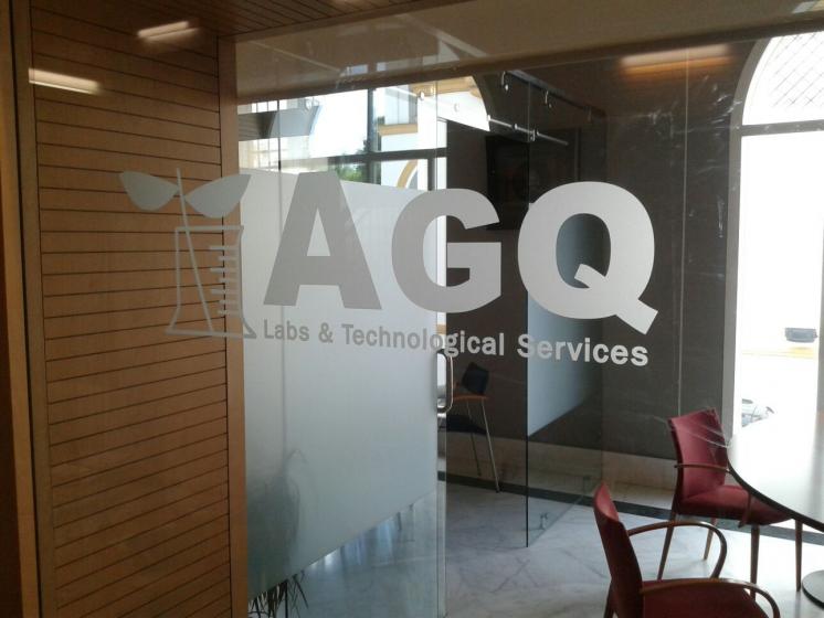 AGQ Sevilla. Rotulación de vinilos al ácido