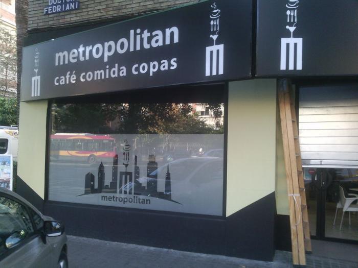 Bar Metropolitan Sevilla. Rotulación de vinilos al ácido