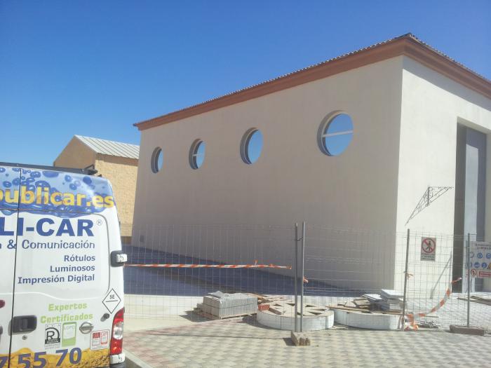 Capilla de la Virgen de la Pasión en Las Portadas Dos Hermanas Sevilla. Láminas solares con 79% de reducción de calor