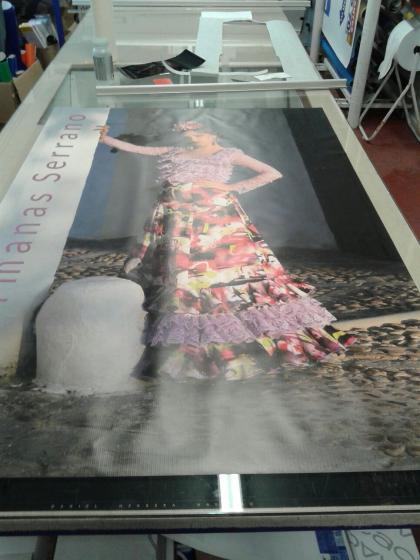 Cartel lona publicitaria de Gran formato. Trajes de Flamenca Hermanas Serrano, Dos Hermanas Sevilla. Trabajos realizados para rafael López Fotógrafo.