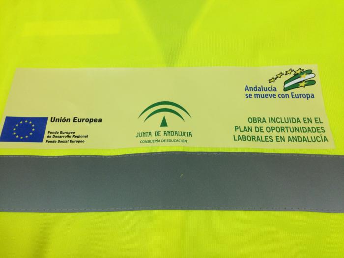 Chalecos de alta visibilidad homologados y serigrafiados y transfer textil. Api Movilidad Sevilla