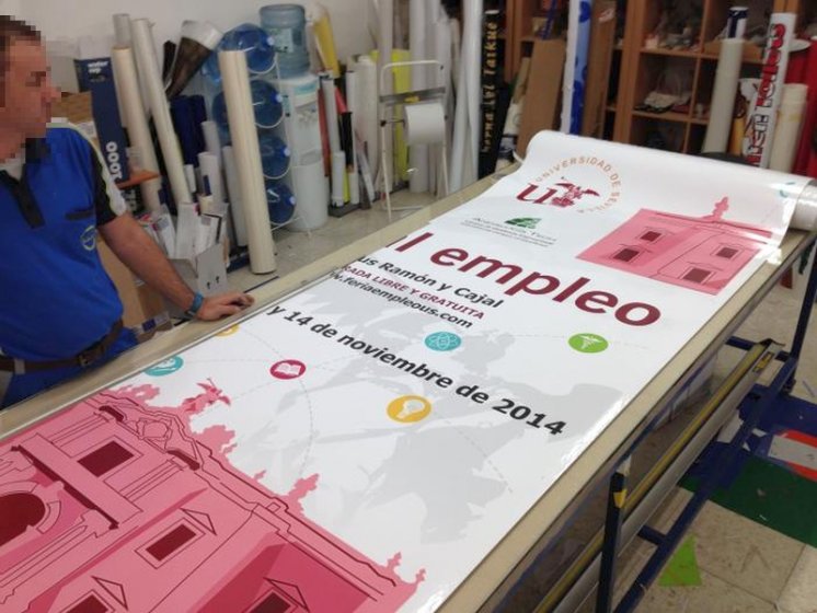 Impresión digital sobre vinilo. Campaña para la Universidad de Sevilla