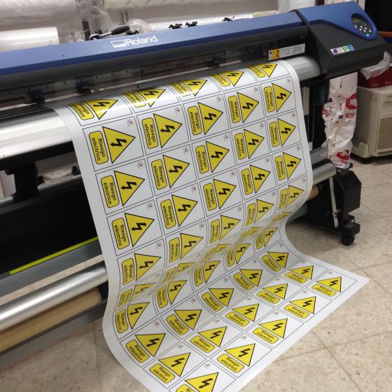 Pictogramas de vinilos para puertas y ventanas. Adhesivos riesgo el&eacute;ctrico. Universidad de Sevilla