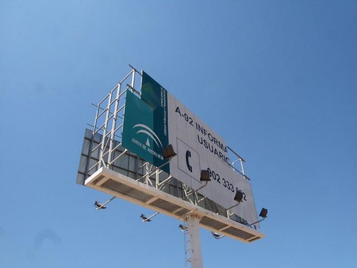 Reparaci&oacute;n completa de monoposte en Fi&ntilde;ana Almer&iacute;a.