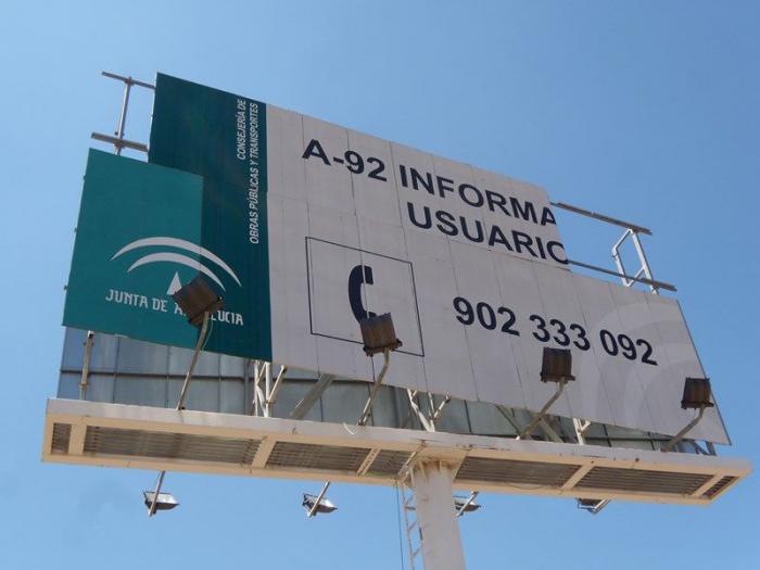 Reparaci&oacute;n completa de monoposte en Fi&ntilde;ana Almer&iacute;a.