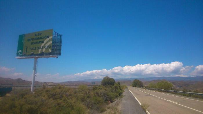 Reparaci&oacute;n completa de monoposte en Fi&ntilde;ana Almer&iacute;a. Vista terminado