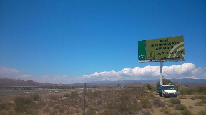 Reparaci&oacute;n completa de monoposte en Fi&ntilde;ana Almer&iacute;a. Vista terminado