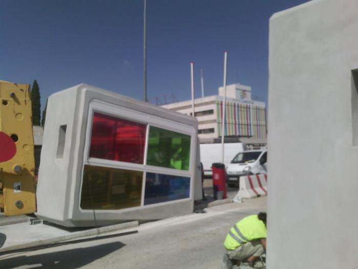 Rotulación de Cabinas de entrada a Mercasevilla. Trabajos realizados para Nicolás Escalona Construcciones.  Rotulación de vinilos traslúcidos