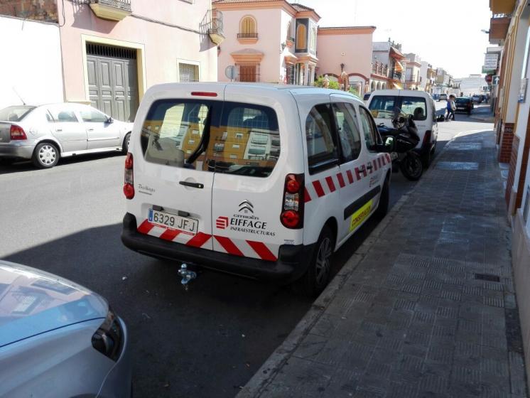 Rotulación de furgoneta en vinilo de corte. Eiffage Infraestructuras mantenimiento de carrteras Sevilla