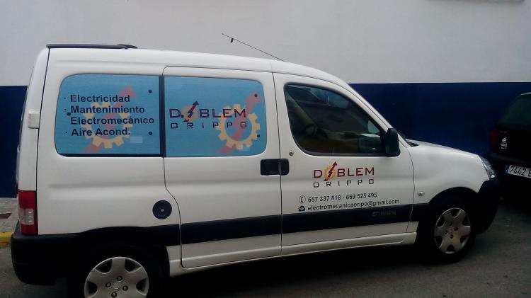 Rotulaci&oacute;n de furgoneta en vinilo de corte e impresi&oacute;n digital. Doblem Orippo Sevilla