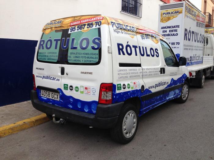 Rotulación de furgoneta en vinilo de corte e impresión digital fundido. Nueva furgoneta Publicar, nueva imágen Sevilla