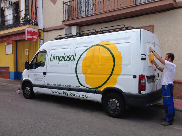Rotulación de furgoneta en vinilo de corte e impresión digital. Limpiasol, Algeciras Cádiz