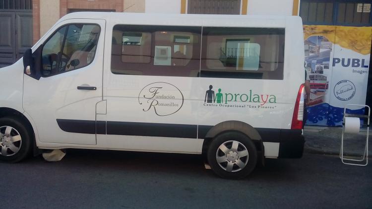 Rotulación de furgoneta en vinilo de corte e impresión digital. Prolaya, Fundación Romanillos Sevilla