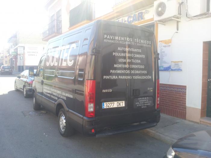 Rotulación de furgoneta en vinilo de corte e impresión digital. Suetec Dos Hermanas Sevilla