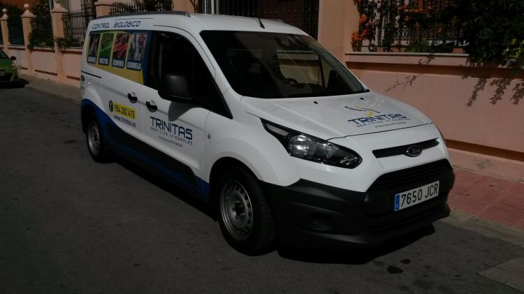 Rotulación de furgoneta en vinilo de corte e impresión digital. Trinitas Servicios Integrales, Sevilla