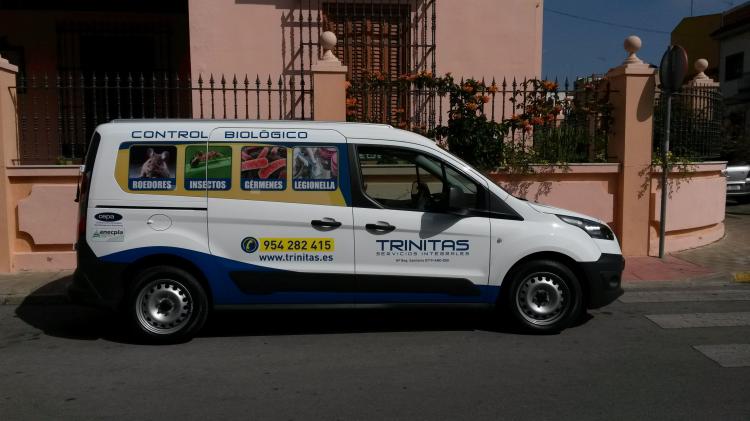Rotulaci&oacute;n de furgoneta en vinilo de corte e impresi&oacute;n digital. Trinitas Servicios Integrales, Sevilla
