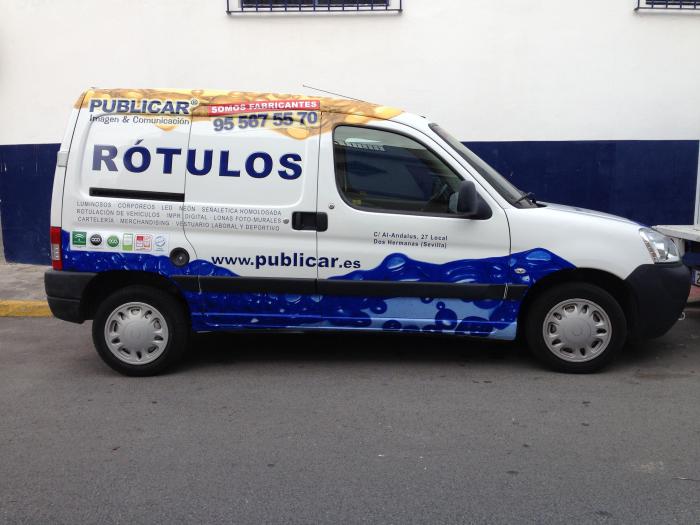 Rotulación de furgoneta en vinilo de corte e impresión digitalfundido. Nueva furgoneta Publicar, nueva imágen Sevilla