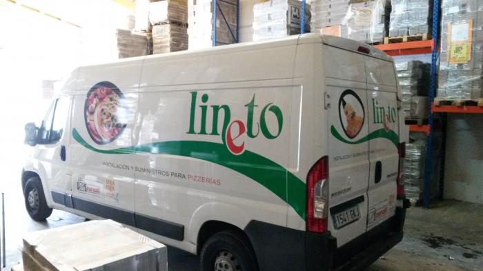 Rotulación de Furgoneta en vinilo de impresión digital y de corte fundidos. Lineto Martín de la Jara Sevilla