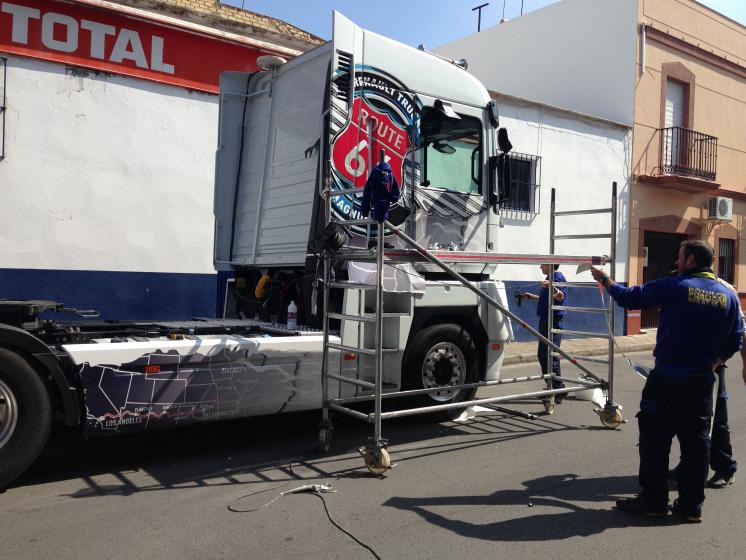 Rotulación Integral con vinilo fundido cabeza camión Renault. Ruta 66
