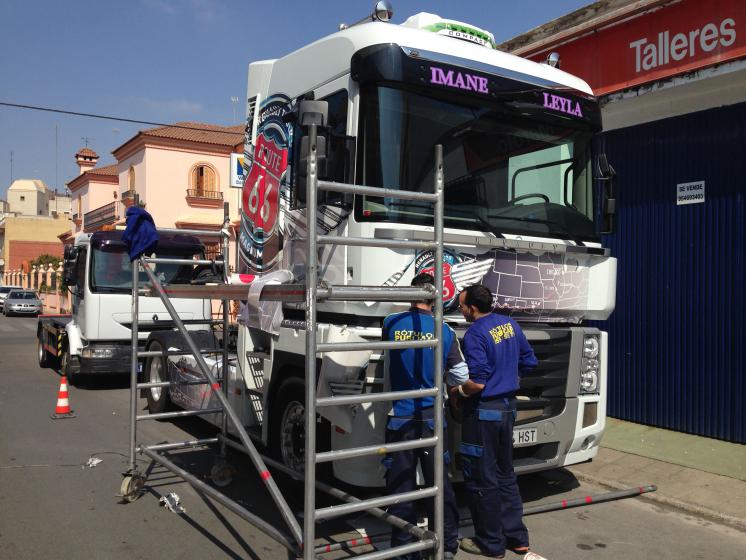 Rotulación Integral con vinilo fundido cabeza camión Renault. Ruta 66