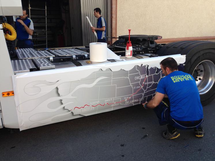 Rotulación Integral con vinilo fundido cabeza camión Renault. Ruta 66