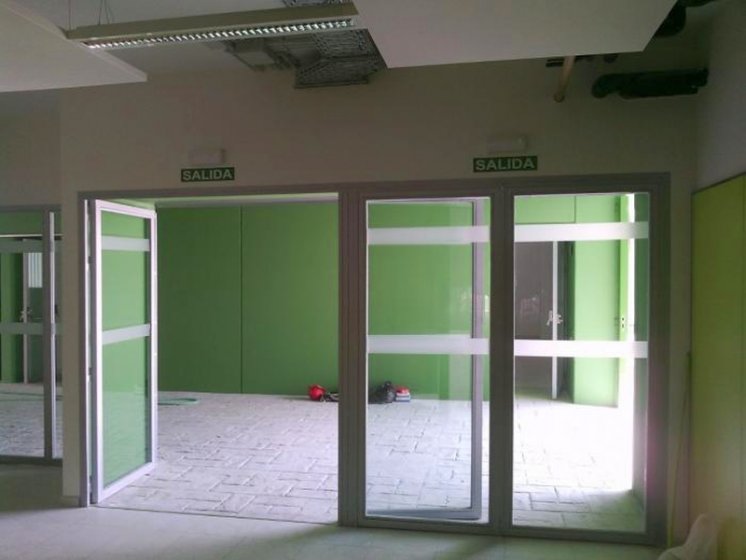 Rotulación de vinilos en Colegio en Alcalá de Guadaira Sevilla. Trabajos para Ferrovial-Agroman