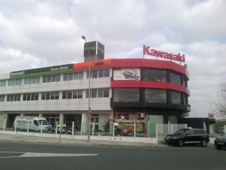 Rotulaci&oacute;n de vinilos fotomurales de exterior, Kawasaki Green Motor Sevilla