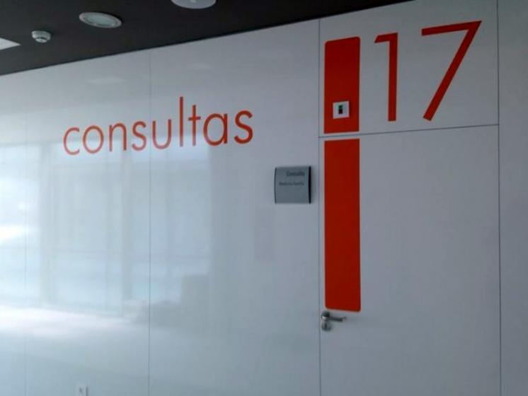 R&oacute;tulo Cartel Ambulatorio de Torreblanca Sevilla, Junta de Andaluc&iacute;a.