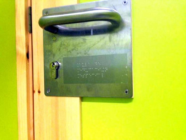 R&oacute;tulo Cartel Braille Colegio en Alcal&aacute; de Guadaira Sevilla. Trabajos para Ferrovial-Agroman