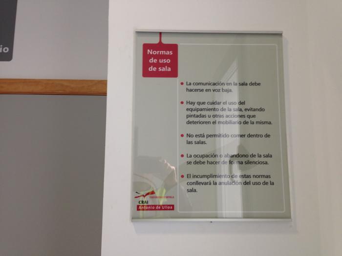 Rótulo cartel con rotulación Universidad de Sevilla, Edificio para el aprendizaje y la innovación Antonio de Ulloa