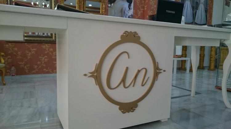 R&oacute;tulo cartel letras corp&oacute;reas. Adriana Novias, Dos Hermanas Sevilla. PVC lacado