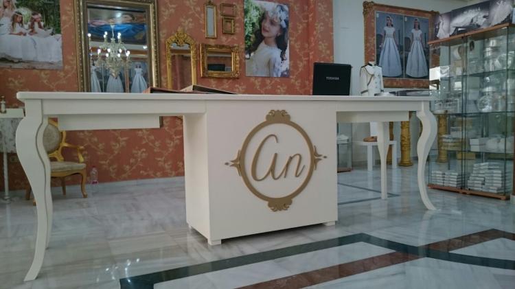 R&oacute;tulo cartel letras corp&oacute;reas. Adriana Novias, Dos Hermanas Sevilla. PVC lacado