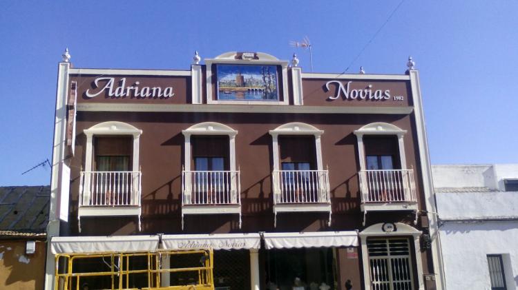 R&oacute;tulo cartel letras corp&oacute;reas. Adriana Novias, Dos Hermanas Sevilla