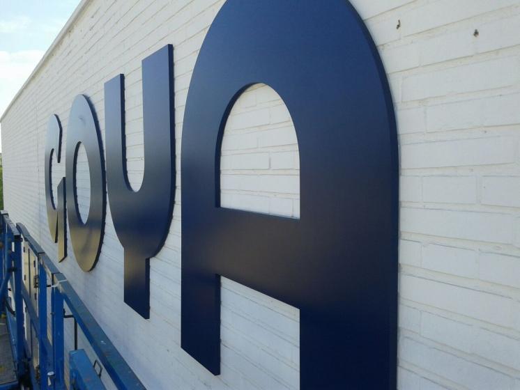 R&oacute;tulo cartel letras corp&oacute;reas. F&aacute;brica de Goya en Sevilla, PVC de 19 mm lacado