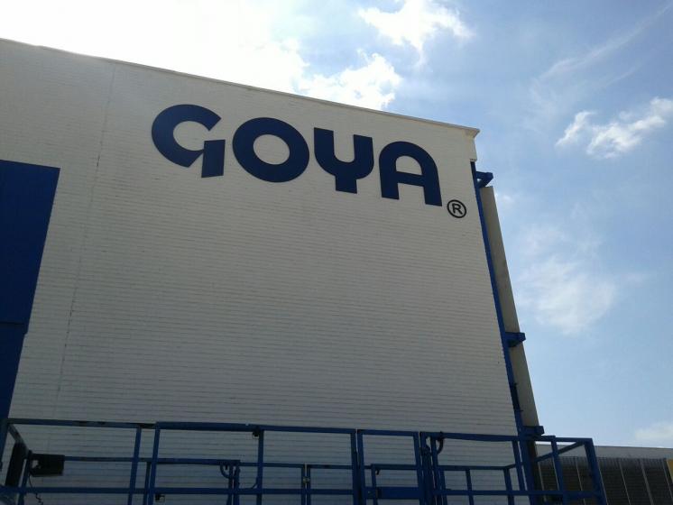 R&oacute;tulo cartel letras corp&oacute;reas. F&aacute;brica de Goya en Sevilla, PVC de 19 mm lacado