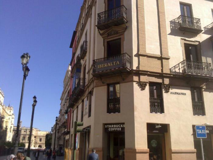 R&oacute;tulo cartel letras corp&oacute;reas. Iberalta Sevilla en Avenida de la Constituci&oacute;n