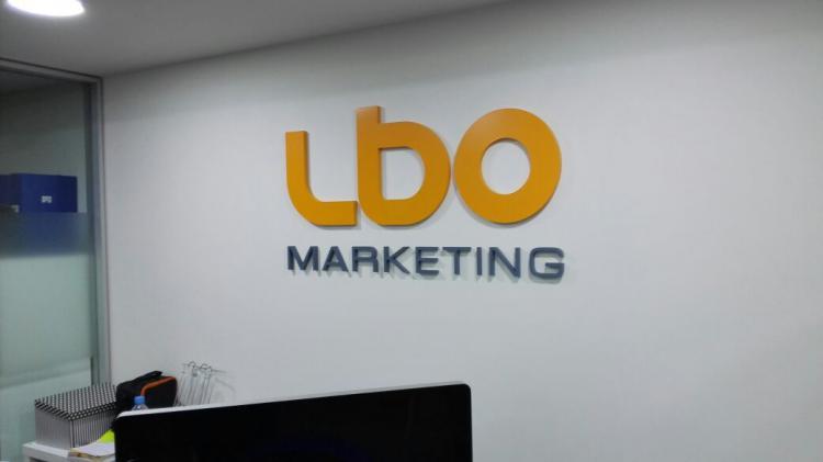 R&oacute;tulo cartel letras corp&oacute;reas. LBO Abogados Sevilla