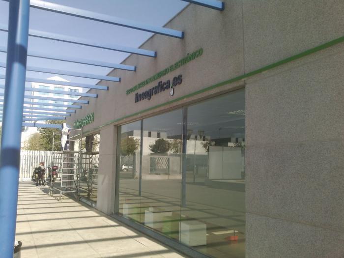 R&oacute;tulo cartel letras corp&oacute;reas. L&iacute;nea Gr&aacute;fica Sevilla, Parque Nuevo Torneo.