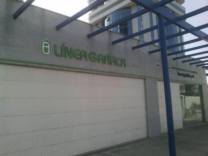 R&oacute;tulo cartel letras corp&oacute;reas. L&iacute;nea Gr&aacute;fica Sevilla, Parque Nuevo Torneo.