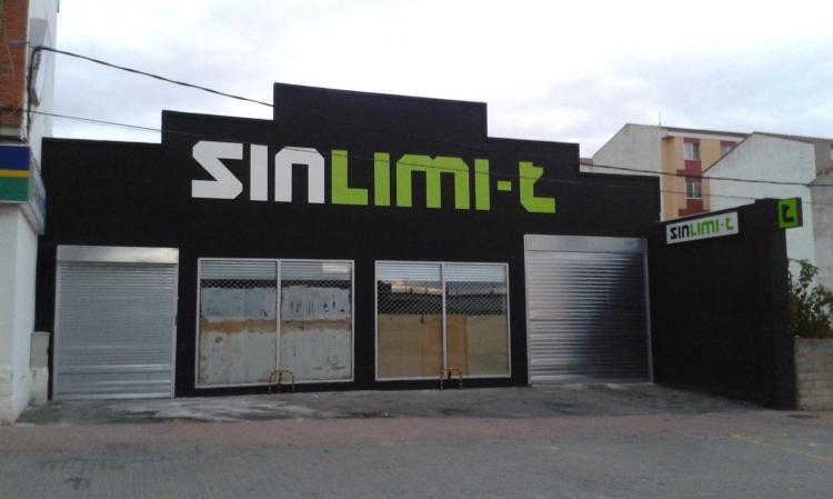 R&oacute;tulo cartel letras corp&oacute;reas. Sin Limi-t Segovia.