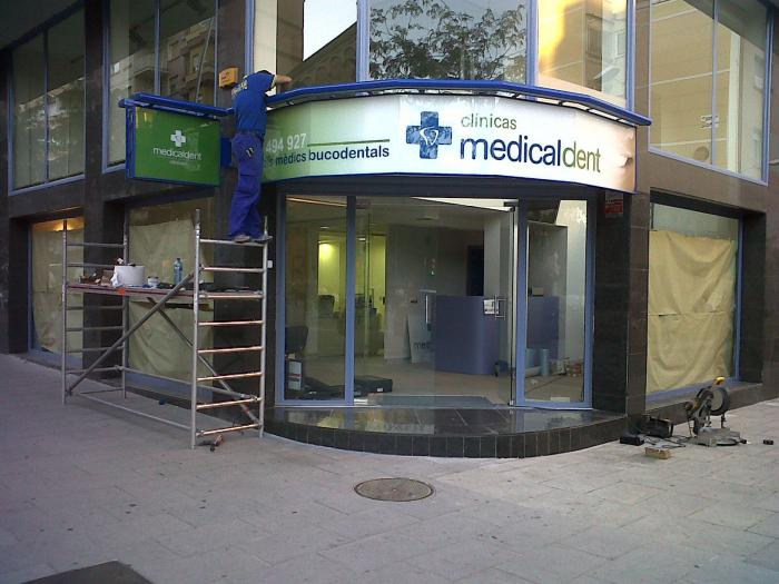 R&oacute;tulo cartel luminoso Luminaria. Medicaldent San Ram&oacute;n Nonat Barcelona