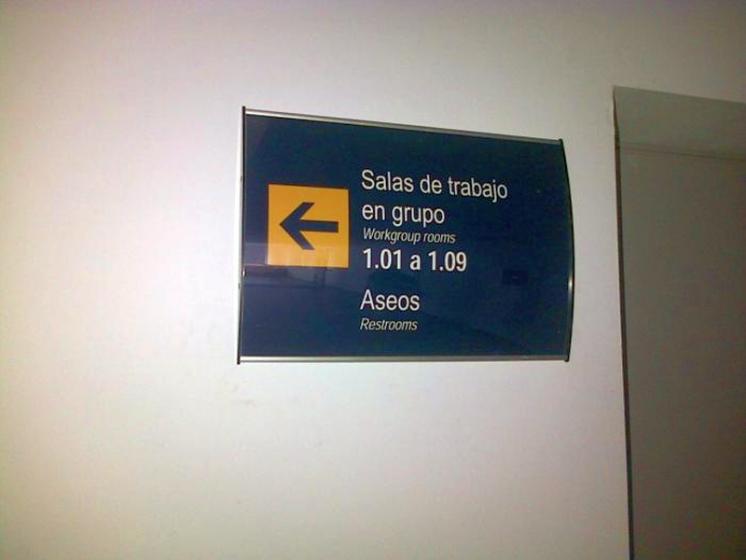 R&oacute;tulo Cartel Se&ntilde;al&eacute;tica en la Pablo de Olavide