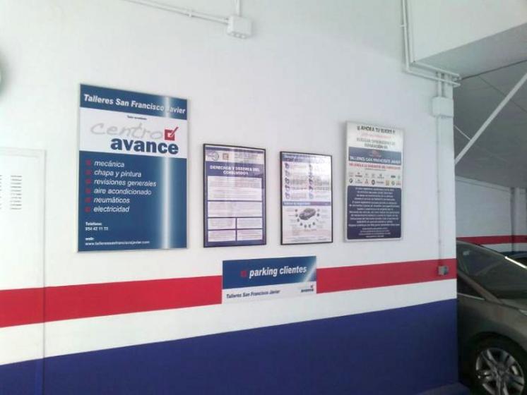 R&oacute;tulo cartel Talleres San Francisco Javier, Sevilla