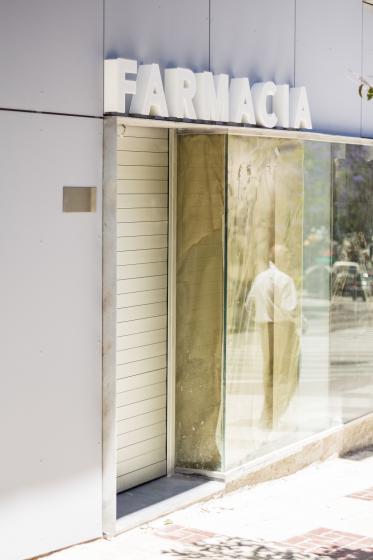 Rótulo luminoso cartel letras corpóreas. Farmacia en Estepona, Málaga