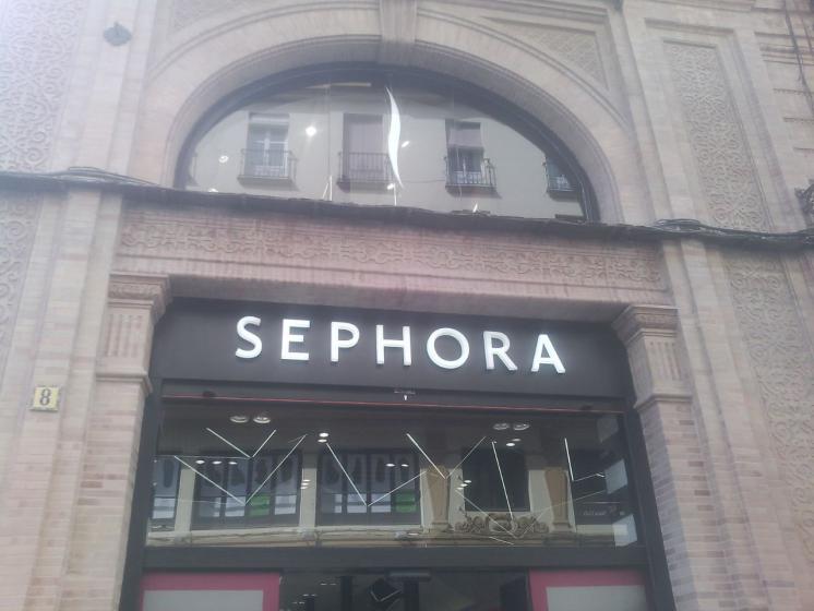 R&oacute;tulo luminoso cartel letras corp&oacute;reas. Sephora Sevilla. Trabajos realizados para Servishop Manlogist SL