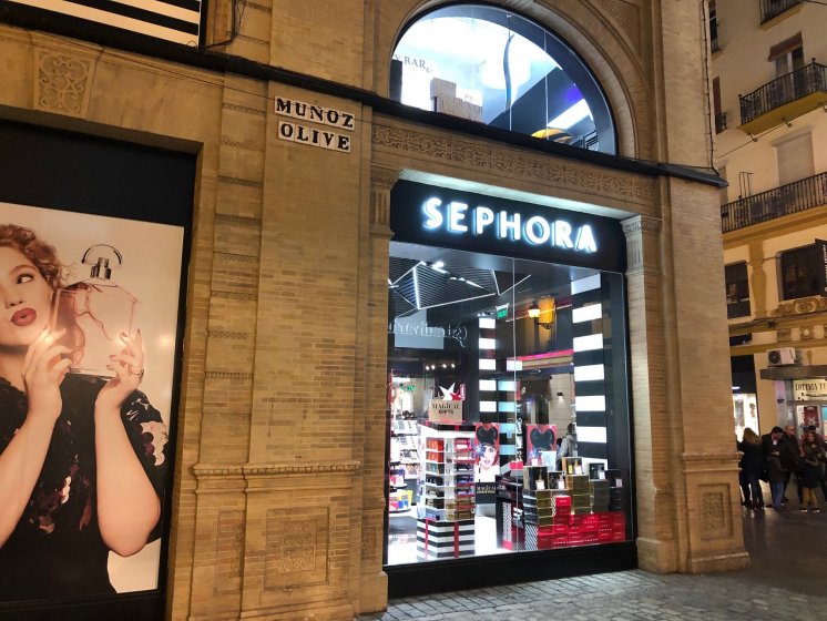 R&oacute;tulo luminoso cartel letras corp&oacute;reas. Sephora Sevilla. Trabajos realizados para Servishop Manlogist SL