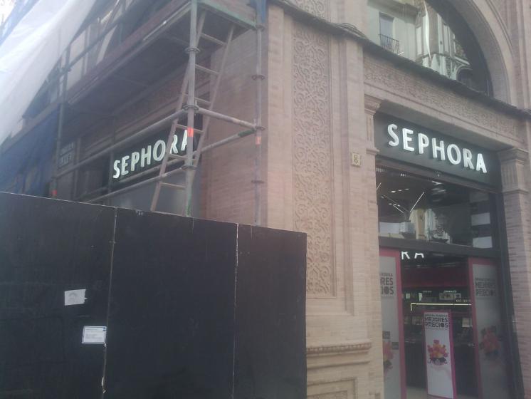 R&oacute;tulo luminoso cartel letras corp&oacute;reas. Sephora Sevilla. Trabajos realizados para Servishop Manlogist SL